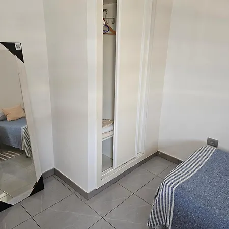 Roque Del Conde ホームステイ